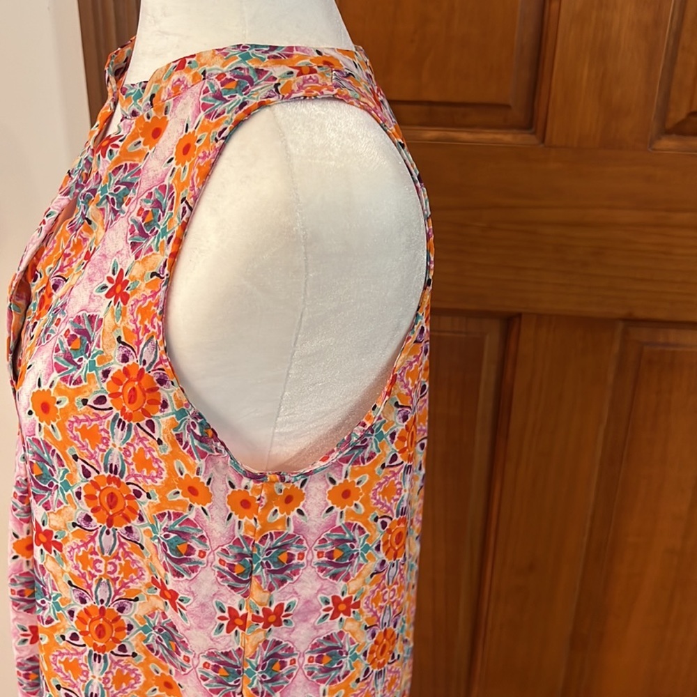 Floral Sleeveless Blouse - Picture 3 of 4